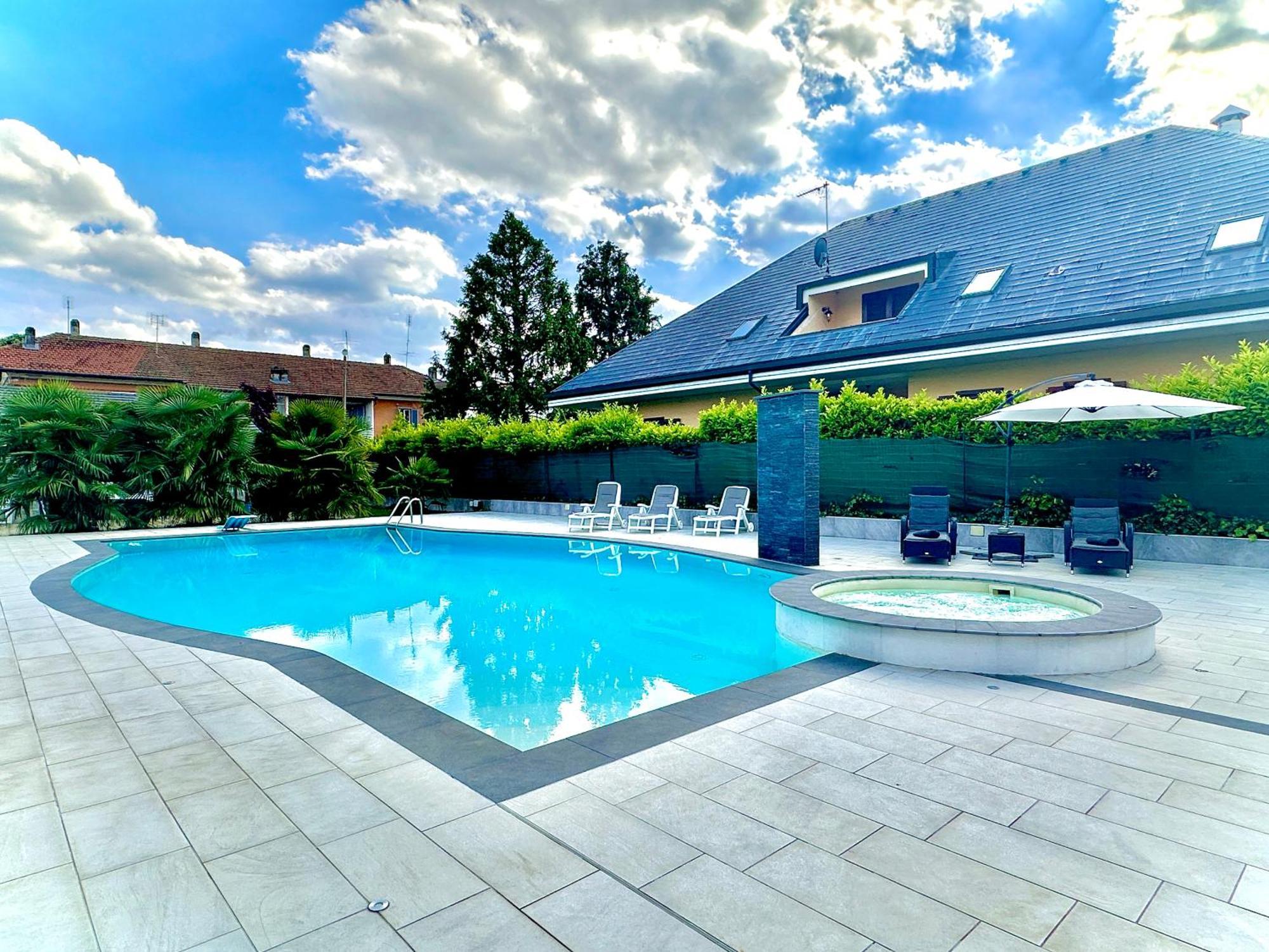 Appartamento In Villa Con Piscina Privata E Jacuzzi Ad Uso Esclusivo Rivarolo Canavese Bagian luar foto